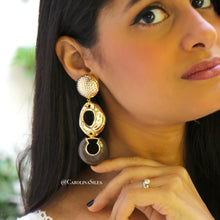 Cargar imagen en el visor de la galería, ARETES METALIZADOS