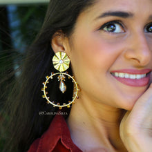 Cargar imagen en el visor de la galería, ARETES FLORA