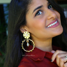 Cargar imagen en el visor de la galería, ARETES FLORA