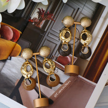 Cargar imagen en el visor de la galería, ARETES METALIZADOS