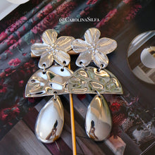 Cargar imagen en el visor de la galería, ARETES LUNA PLATA