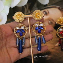 Cargar imagen en el visor de la galería, ARETES MINI LIRIO